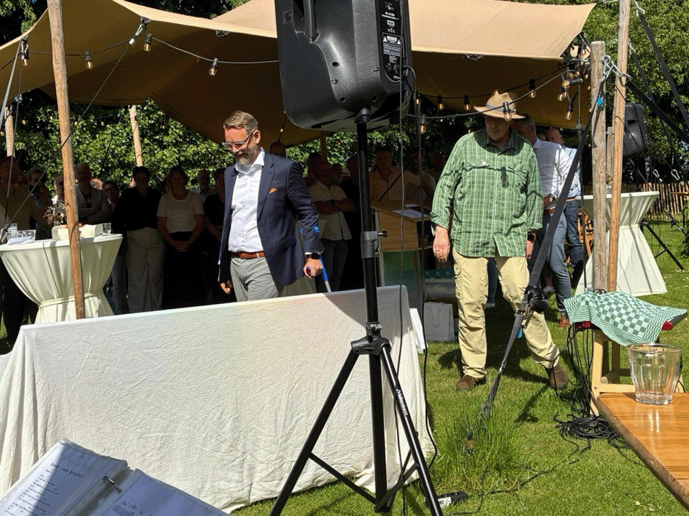 Gerard Robben met wethouder Van Keijzerswaard
