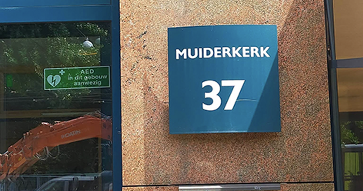 Ambassadeurs Joop en Jacinta in gesprek over De Roze Loper in Amsterdam Oost
