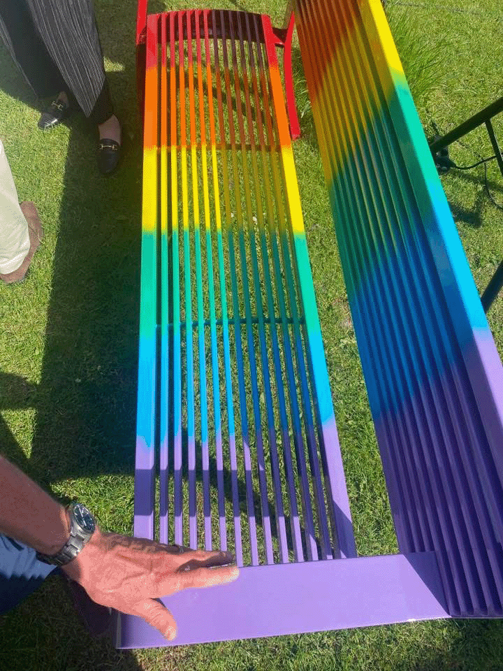 Regenboogbankje