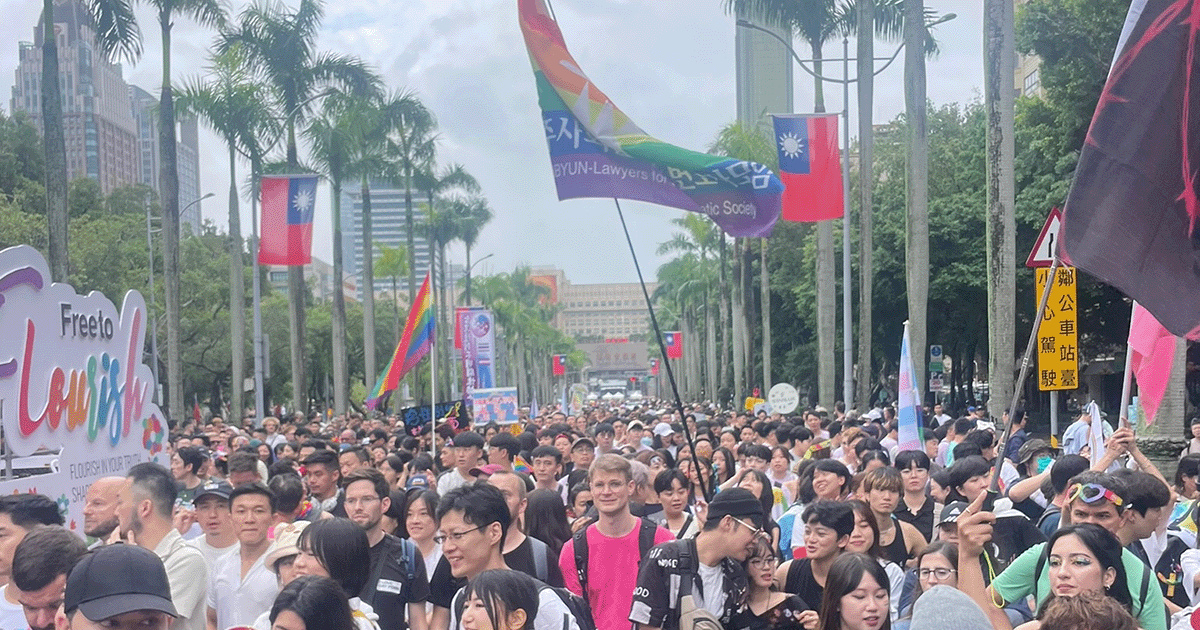 Roze 50+ ambassadeur bezoekt Taipei Pride in het kader van regenboogsenioren