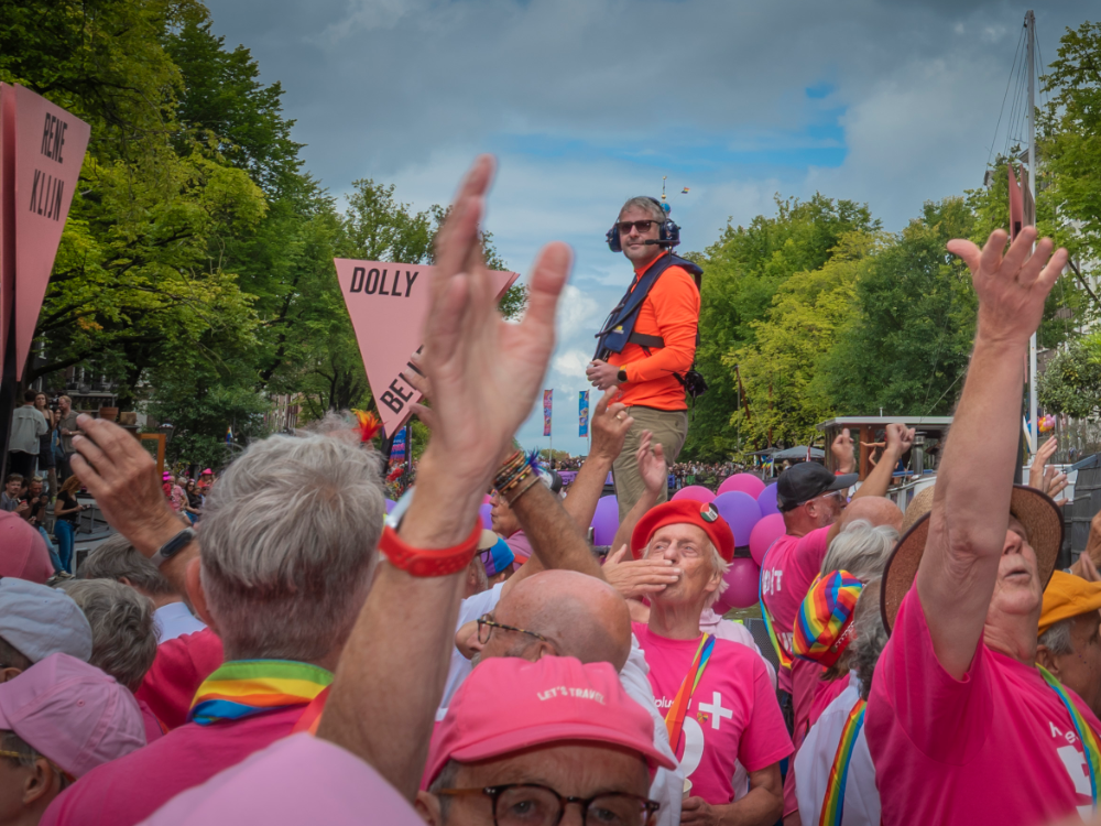 Kristianus van der Waag geeft het publiek een hoffelijke kushand / Foto: MacSiers Imaging